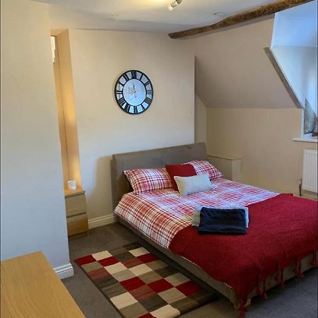 Studio Double. Own Bathroom, Shared Kitchen Bewdley Bagian luar foto
