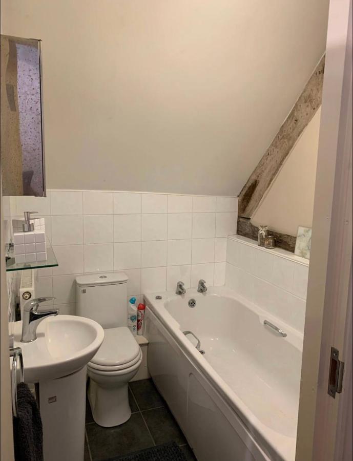 Studio Double. Own Bathroom, Shared Kitchen Bewdley Bagian luar foto