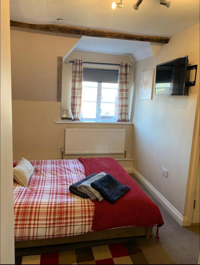 Studio Double. Own Bathroom, Shared Kitchen Bewdley Bagian luar foto