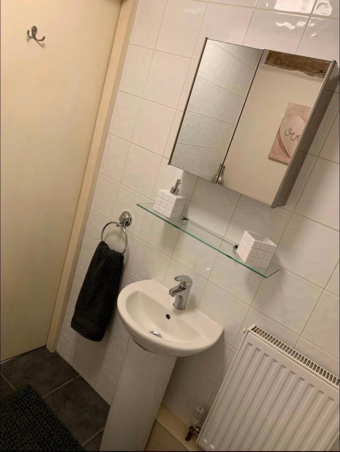 Studio Double. Own Bathroom, Shared Kitchen Bewdley Bagian luar foto