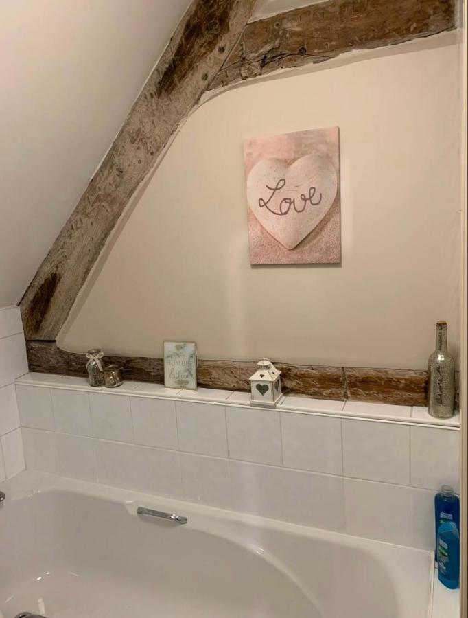Studio Double. Own Bathroom, Shared Kitchen Bewdley Bagian luar foto