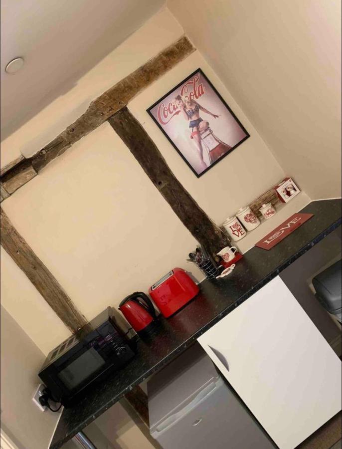 Studio Double. Own Bathroom, Shared Kitchen Bewdley Bagian luar foto