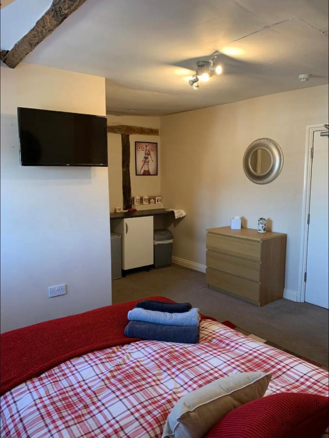 Studio Double. Own Bathroom, Shared Kitchen Bewdley Bagian luar foto